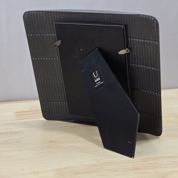 Umbra Design Tom Vincent Metal Vent 306234-410 4X6 Nickel Photo Picture Frame - Picture 6 of 13